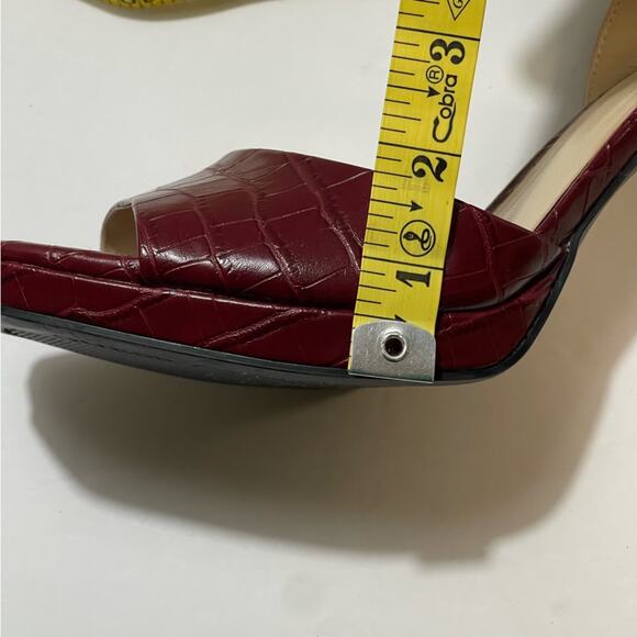 Guess tafton red‎ heels size 10 - Picture 5 of 8